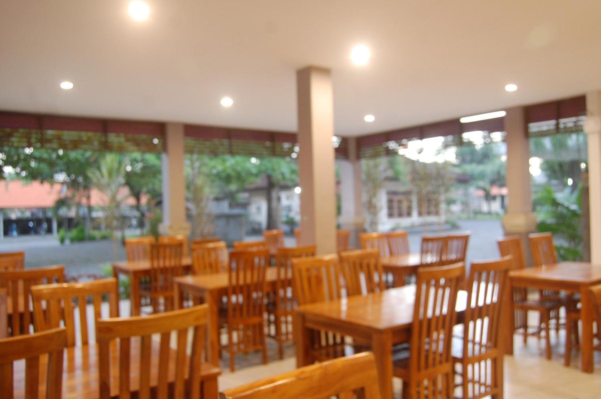 Hotel Dhyana Pura Kapal ภายนอก รูปภาพ