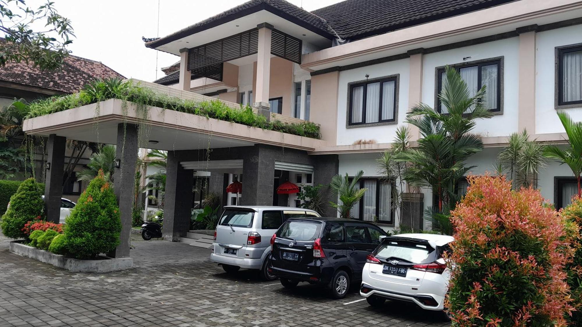 Hotel Dhyana Pura Kapal ภายนอก รูปภาพ